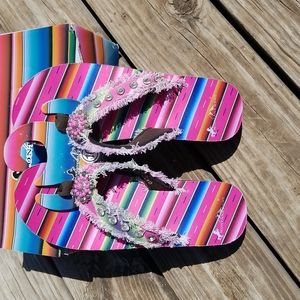 Size 10 flip-flop, pink, frayed edge